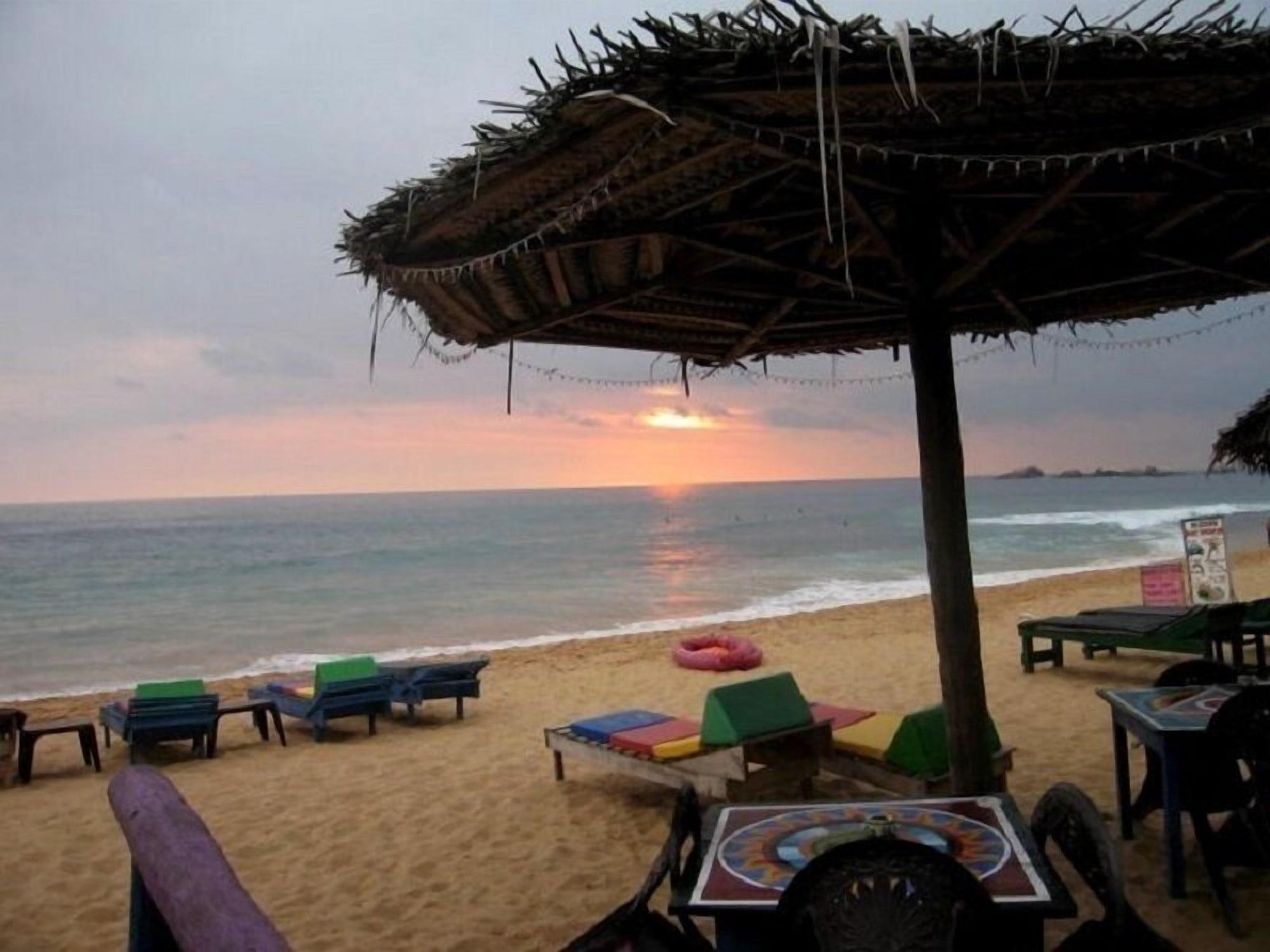 Time N Tide Beach Resort ฮิกคาดูวา ภายนอก รูปภาพ