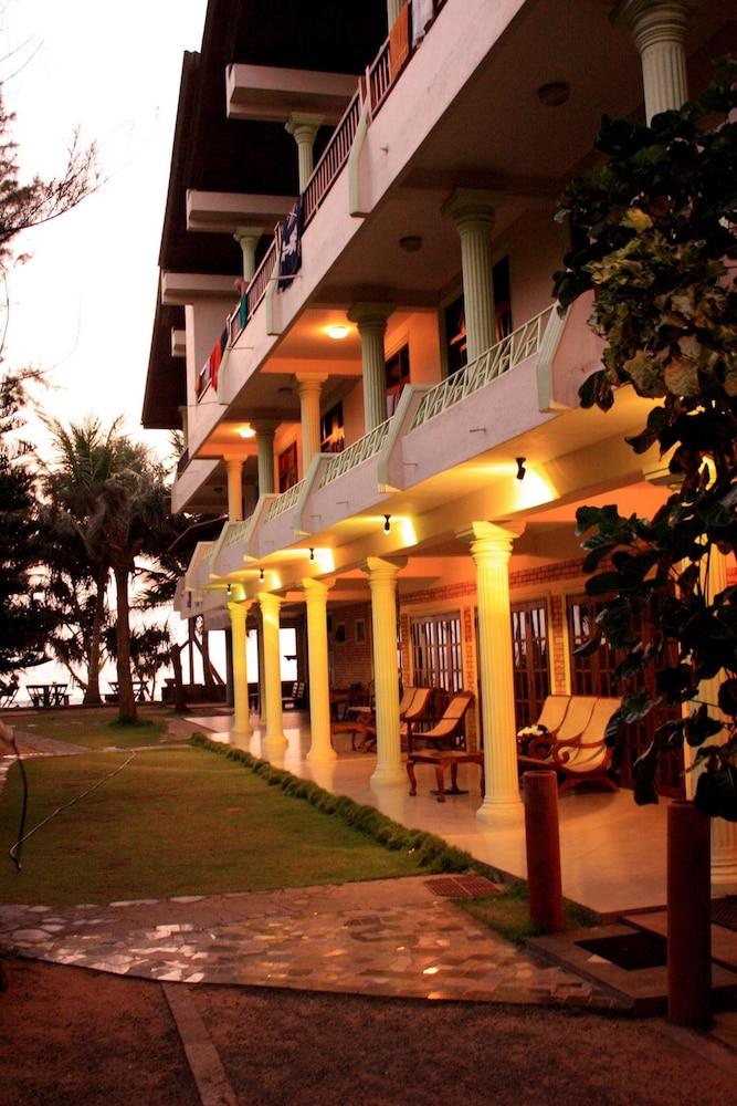 Time N Tide Beach Resort ฮิกคาดูวา ภายนอก รูปภาพ