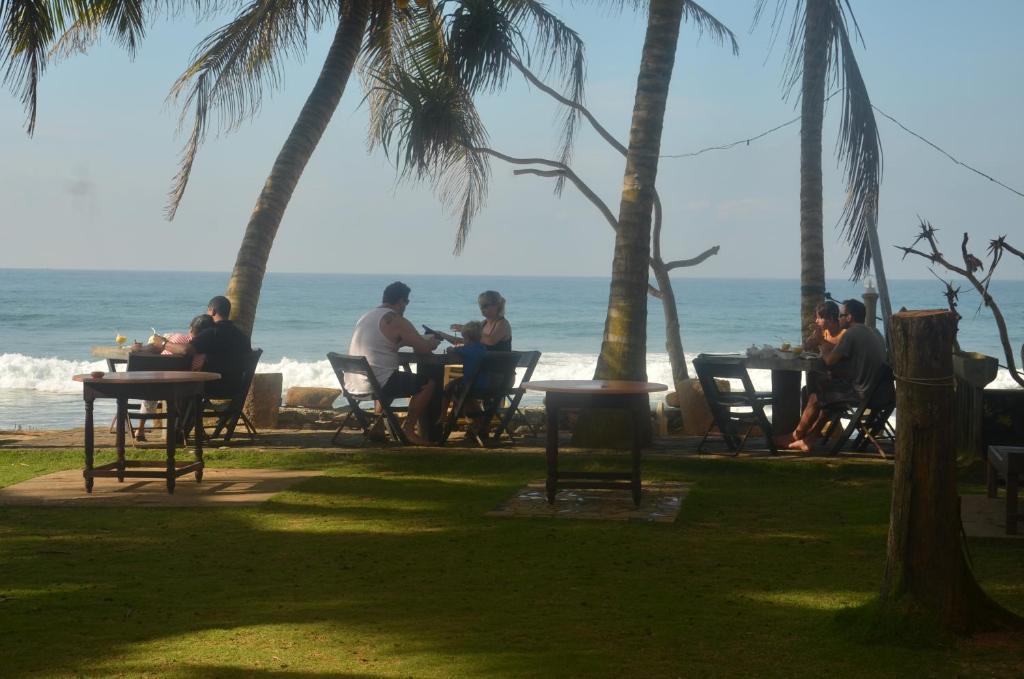 Time N Tide Beach Resort ฮิกคาดูวา ภายนอก รูปภาพ