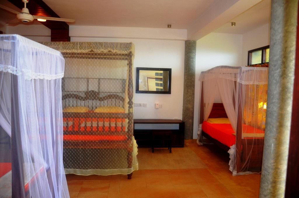 Time N Tide Beach Resort ฮิกคาดูวา ภายนอก รูปภาพ